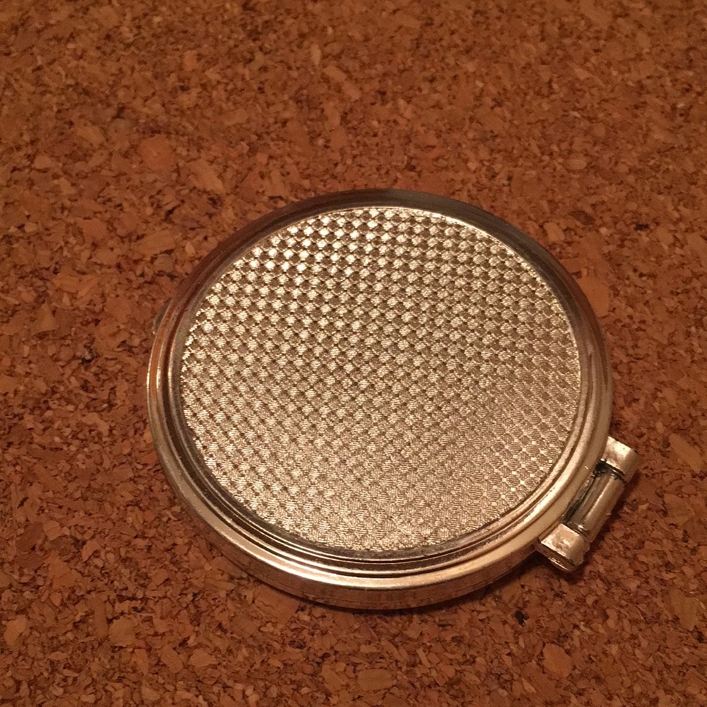 Compact Mirror - Picture 2 of 4